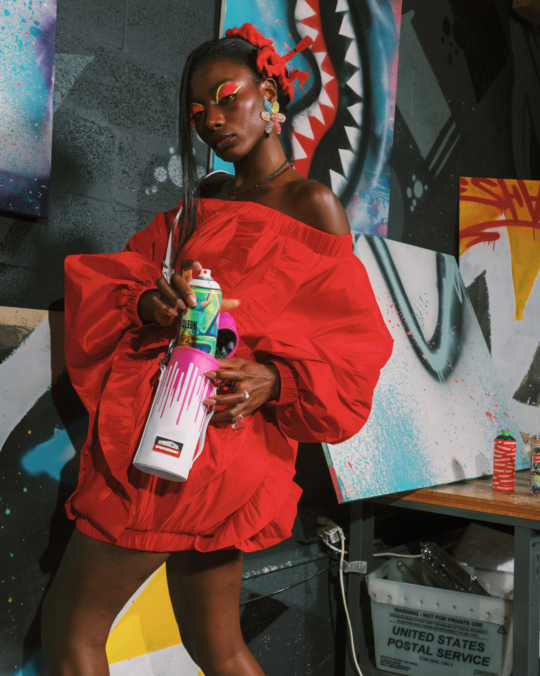 WYNWOOD WALLS COLLAB WATER BOTTLE OR SPRAYCAN HOLDER (WHT/PNK)