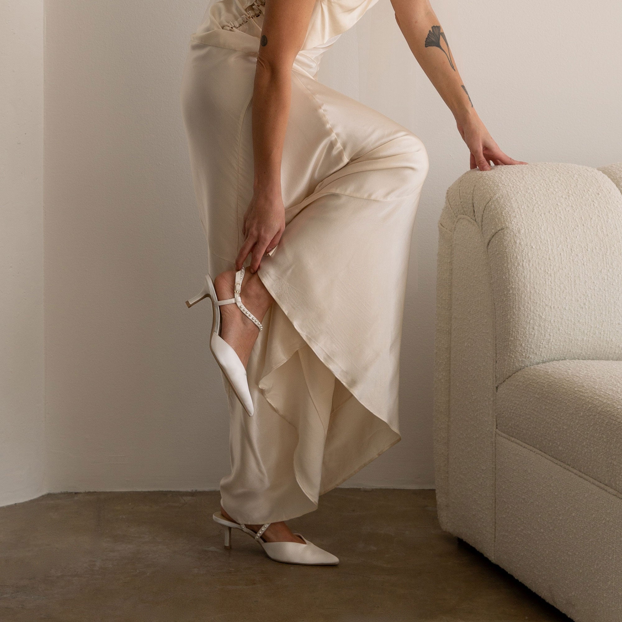 KAMRA PEARL MID HEELS TRUE WHITE SATIN